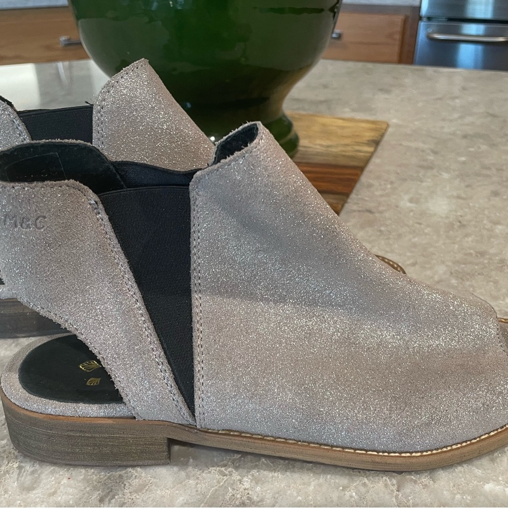 Musse & Cloud Sandals EUC
